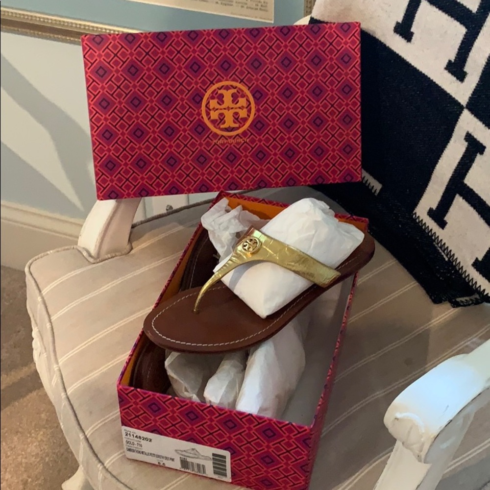 Gold ✨ Tory Burch Cameron Thong. Almost brand new